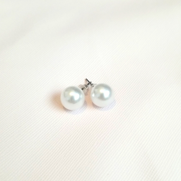 3 for $15 Large Pearl Colored Stud Earrings - Picture 2 of 3